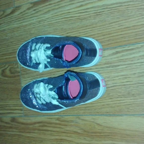 Skecher Big Girl glitter sneaker Size 2.5,3.5 - Picture 3 of 3